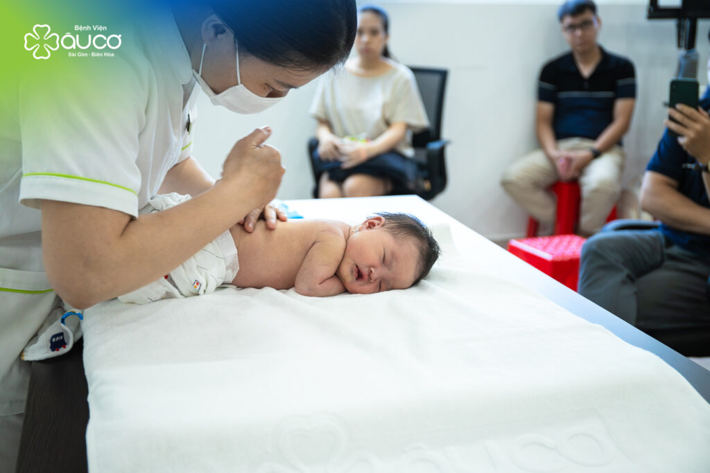 Gần 100 mẹ bầu tham gia lớp tiền sản tháng 8 tại Bệnh viện Âu Cơ IMG 1388