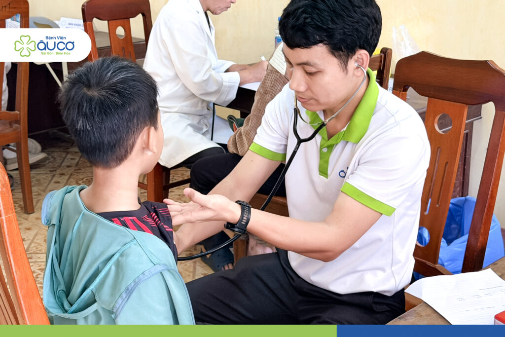 VƯỢT ĐÊM DÀI, ÂU CƠ MANG HƠI ẤM ĐẾN BÀ CON VÙNG LŨ z7263597362966 bb21605035322ea75244fb2399a10f08