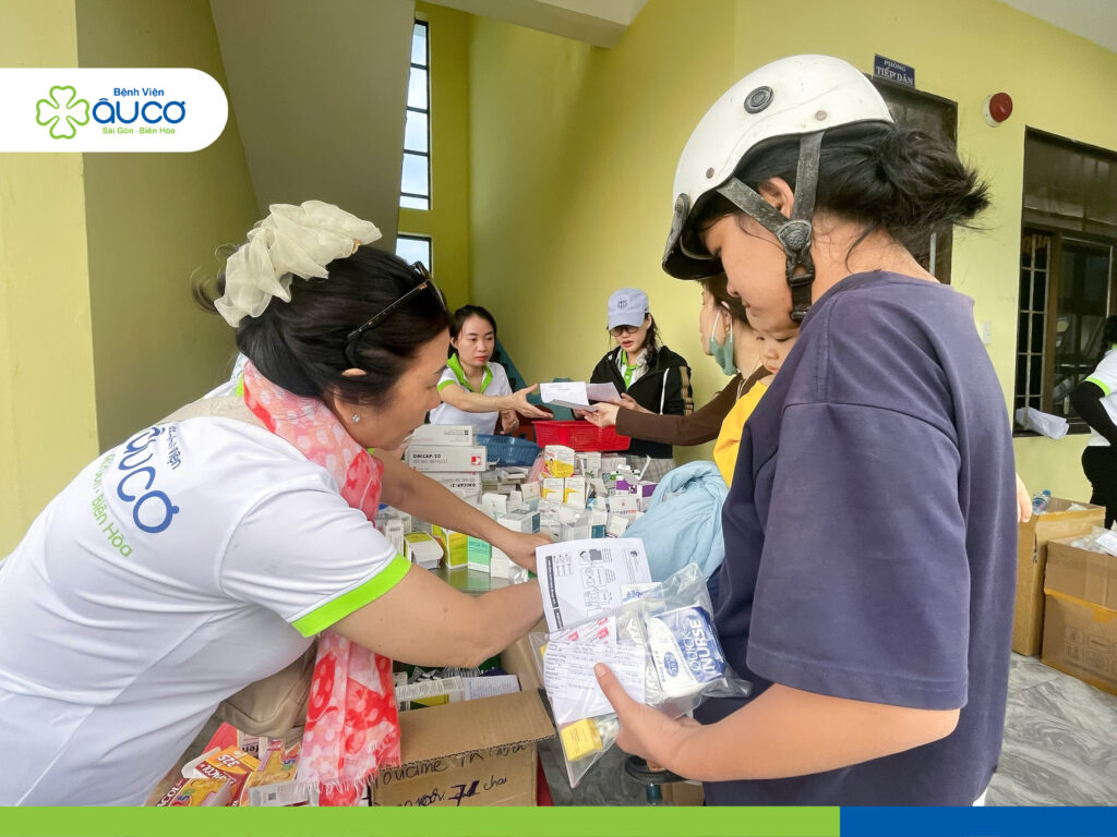 VƯỢT ĐÊM DÀI, ÂU CƠ MANG HƠI ẤM ĐẾN BÀ CON VÙNG LŨ z7264247429551 ccdbd6c7ce05ee21297582cd16ef2e06 1